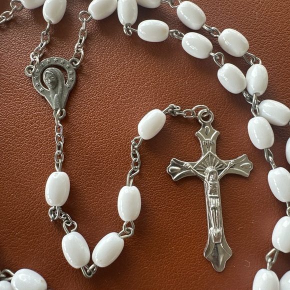 Beautiful Vintage White Bead Catholic Rosary - Italy -‎ Mary - Picture 2 of 4
